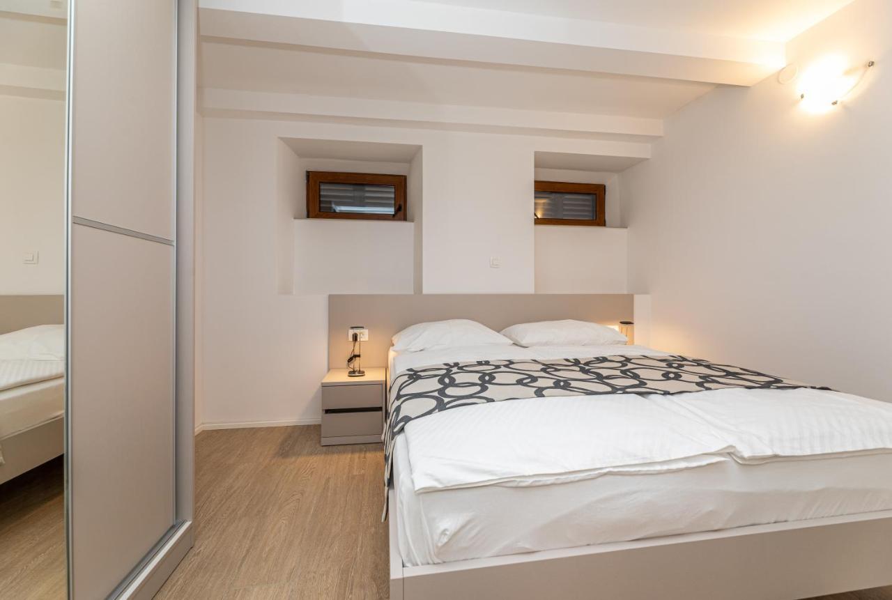 Apartments Crnekovic III Baska  Exterior photo